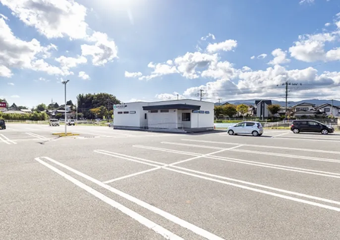 広々とした駐車場