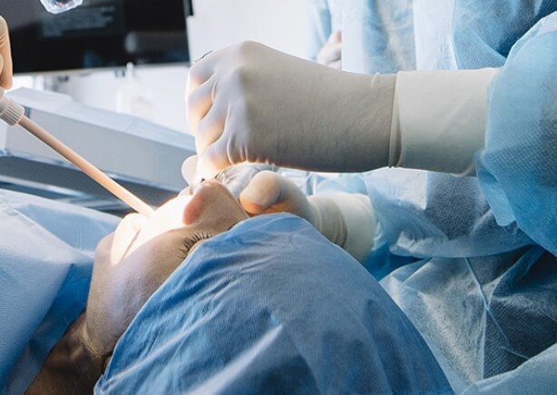 重度歯周病の治療（歯周外科治療）
